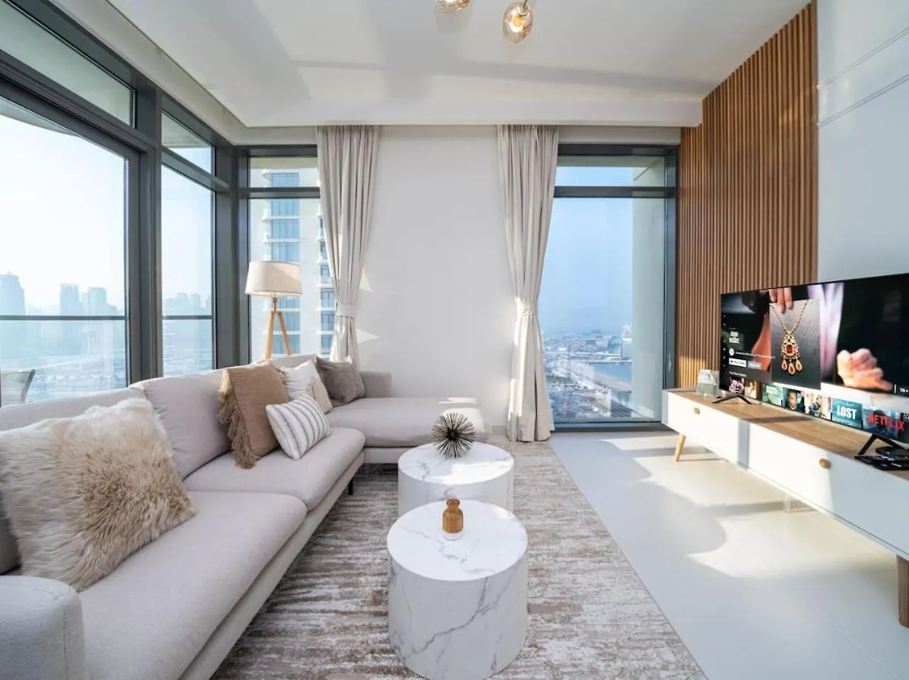 Gorgeous Beachfront 2 Bed Retreat In Marina Vista Дубай
