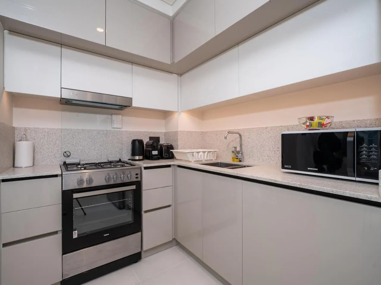 Gorgeous Beachfront 2 Bed Retreat In Marina Vista Дубай