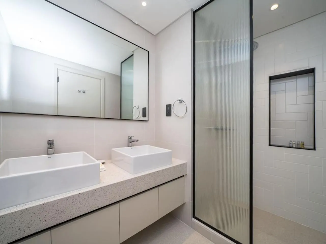Apartment Gorgeous Beachfront 2 Bed Retreat In Marina Vista Dubai