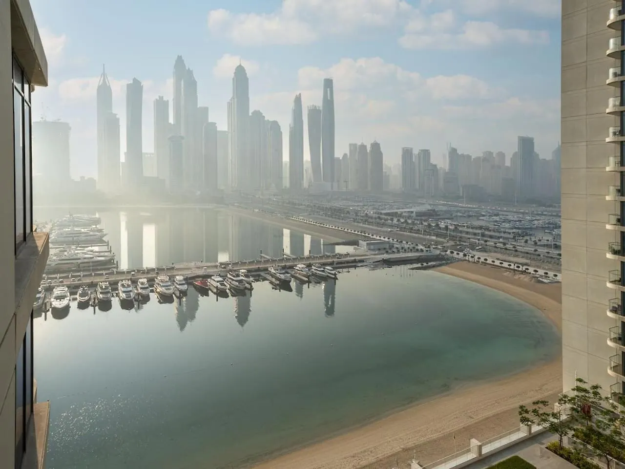 Gorgeous Beachfront 2 Bed Retreat In Marina Vista Dubai Apartment