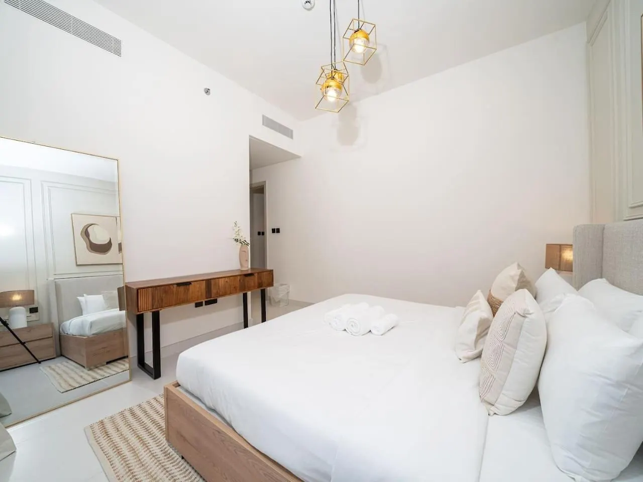Gorgeous Beachfront 2 Bed Retreat In Marina Vista Dubai Apartment