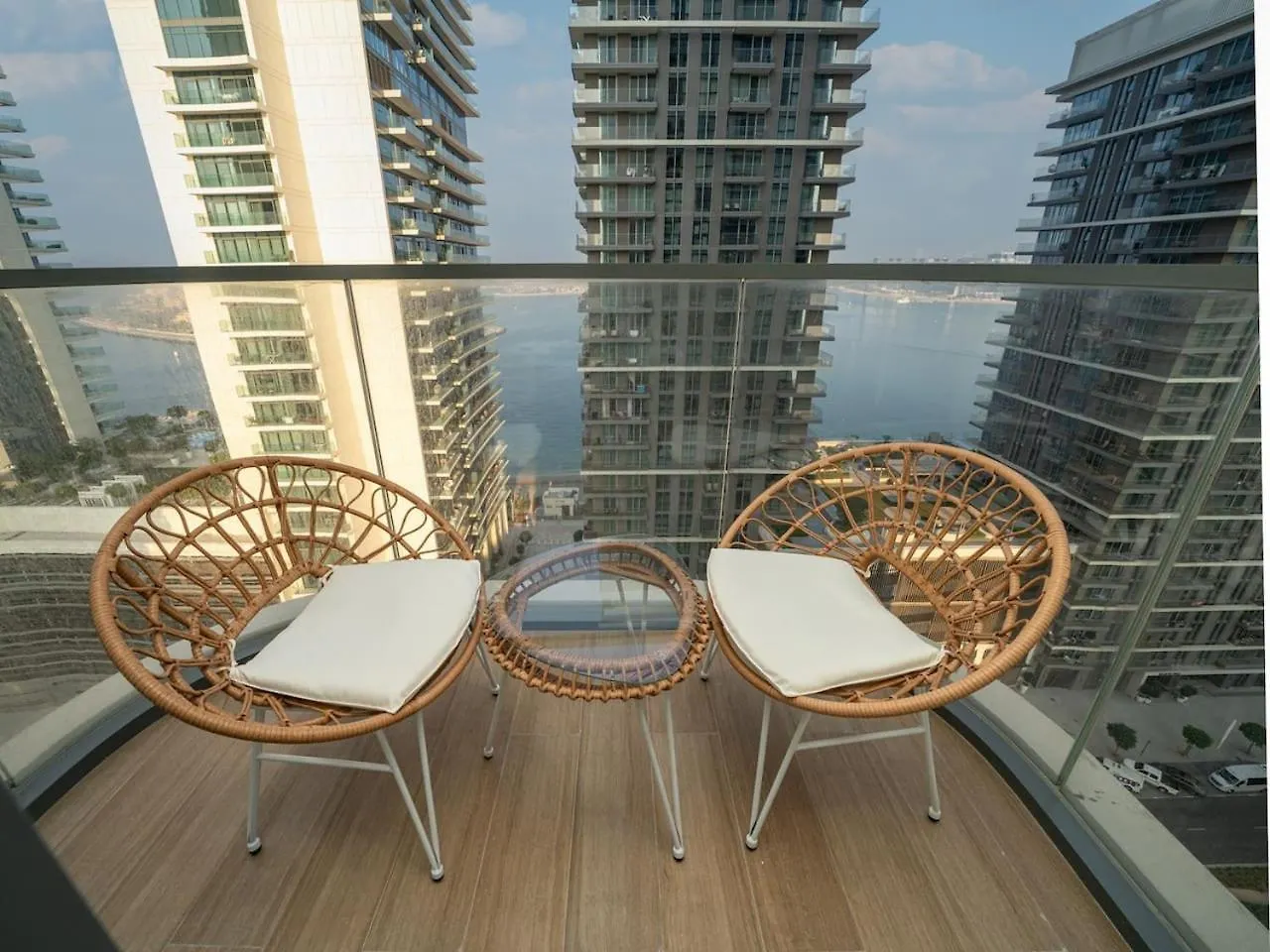 Gorgeous Beachfront 2 Bed Retreat In Marina Vista Dubai Apartment